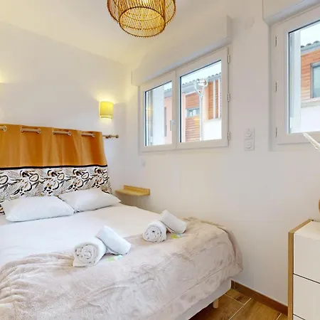 Expat Renting - Le Petit Matabiau - Netflix - Train Station *