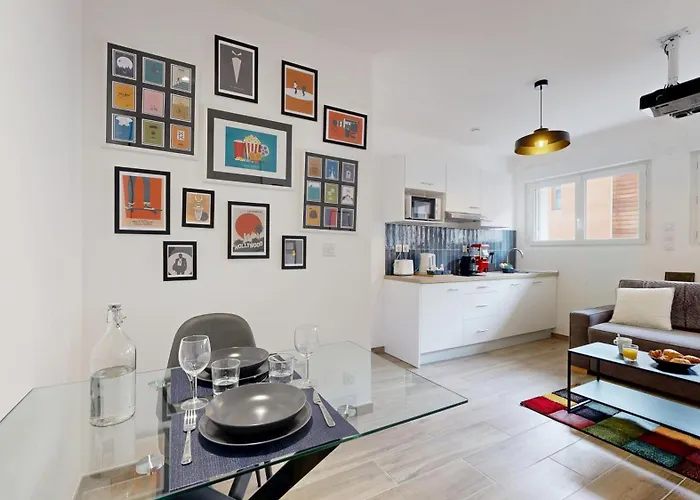 Expat Renting - Le Petit Matabiau - Netflix - Train Station