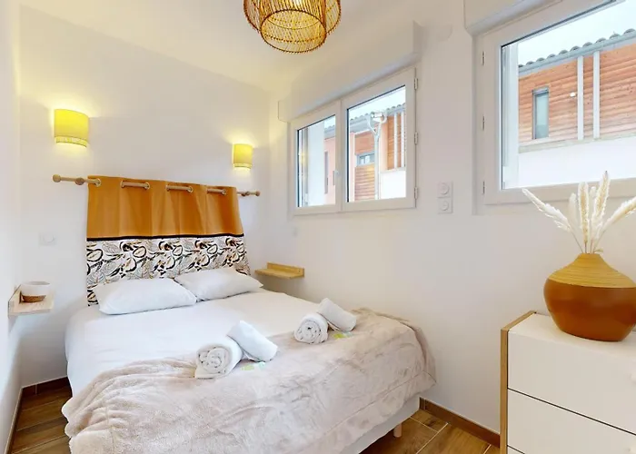 Expat Renting - Le Petit Matabiau - Netflix - Train Station *