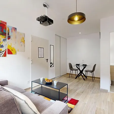 Expat Renting - Le Petit Matabiau - Netflix - Train Station