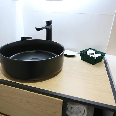 Expat Renting - Le Petit Matabiau - Netflix - Train Station *